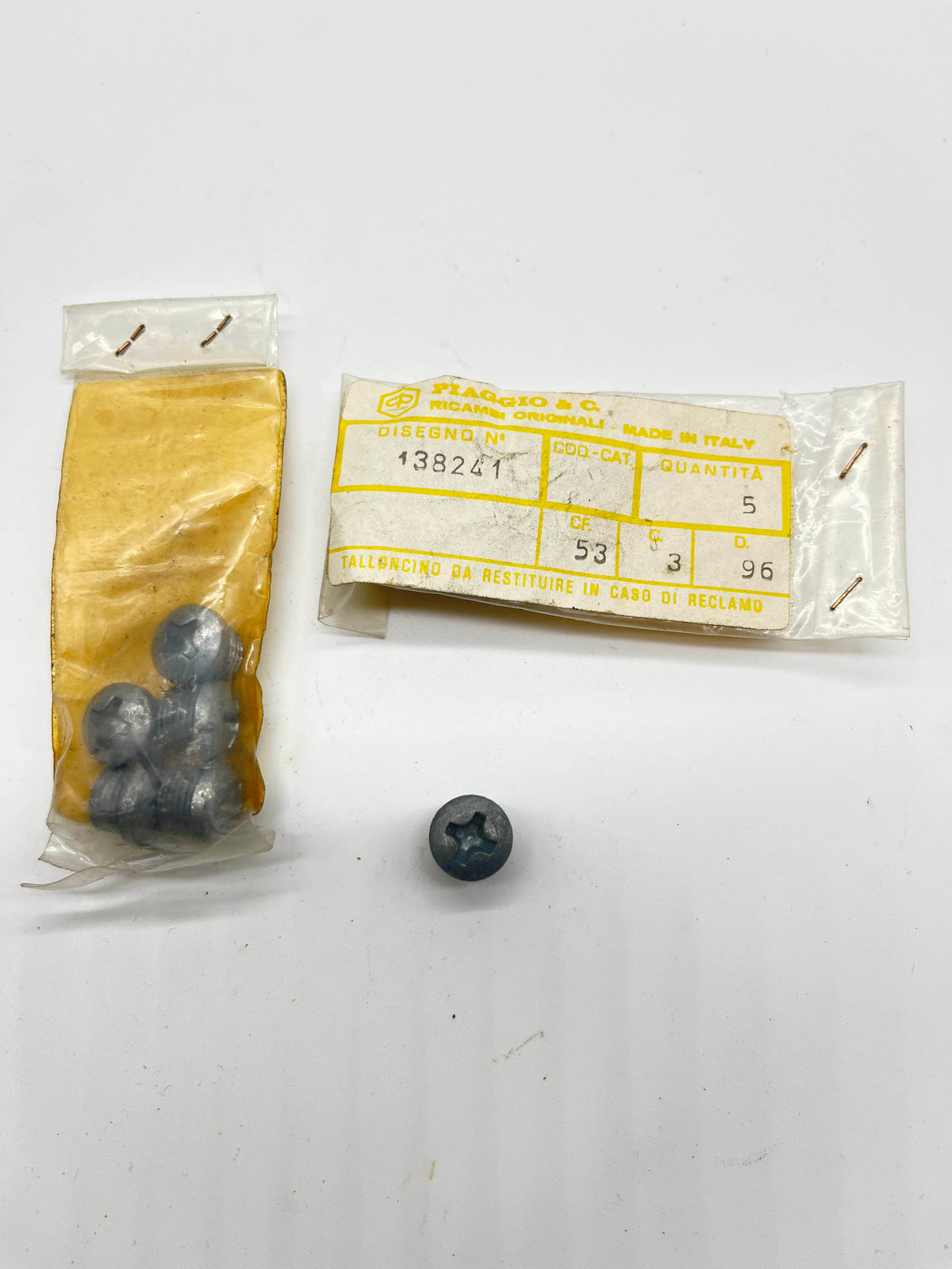 vespa-inspection-screw-front-hub