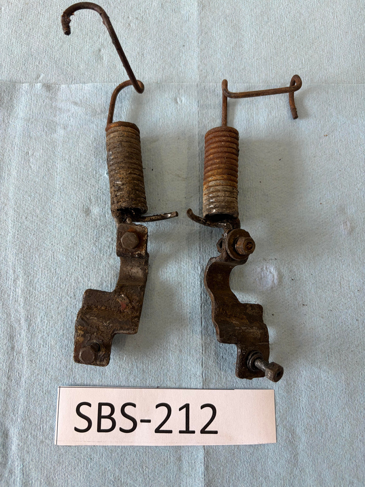 Widebody Centerstand Brackets and Crusty Springs